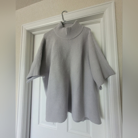 Ann Taylor Short Sleeve Light Gray Tunic Sweater - Size XL - Picture 1 of 2